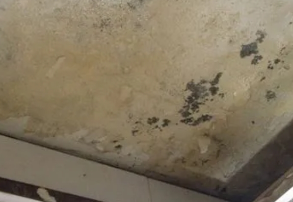 小店阳台漏水维修公司分享下小店卫生间渗水维修需要注意哪些问题。